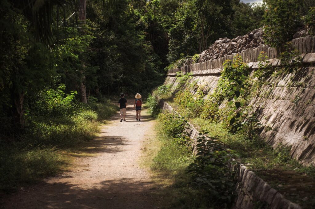 Facing the sun, in the south of the Mexican Republic, is Chichén Itzá, this is one of the most important city-states of the Mayan Culture. 